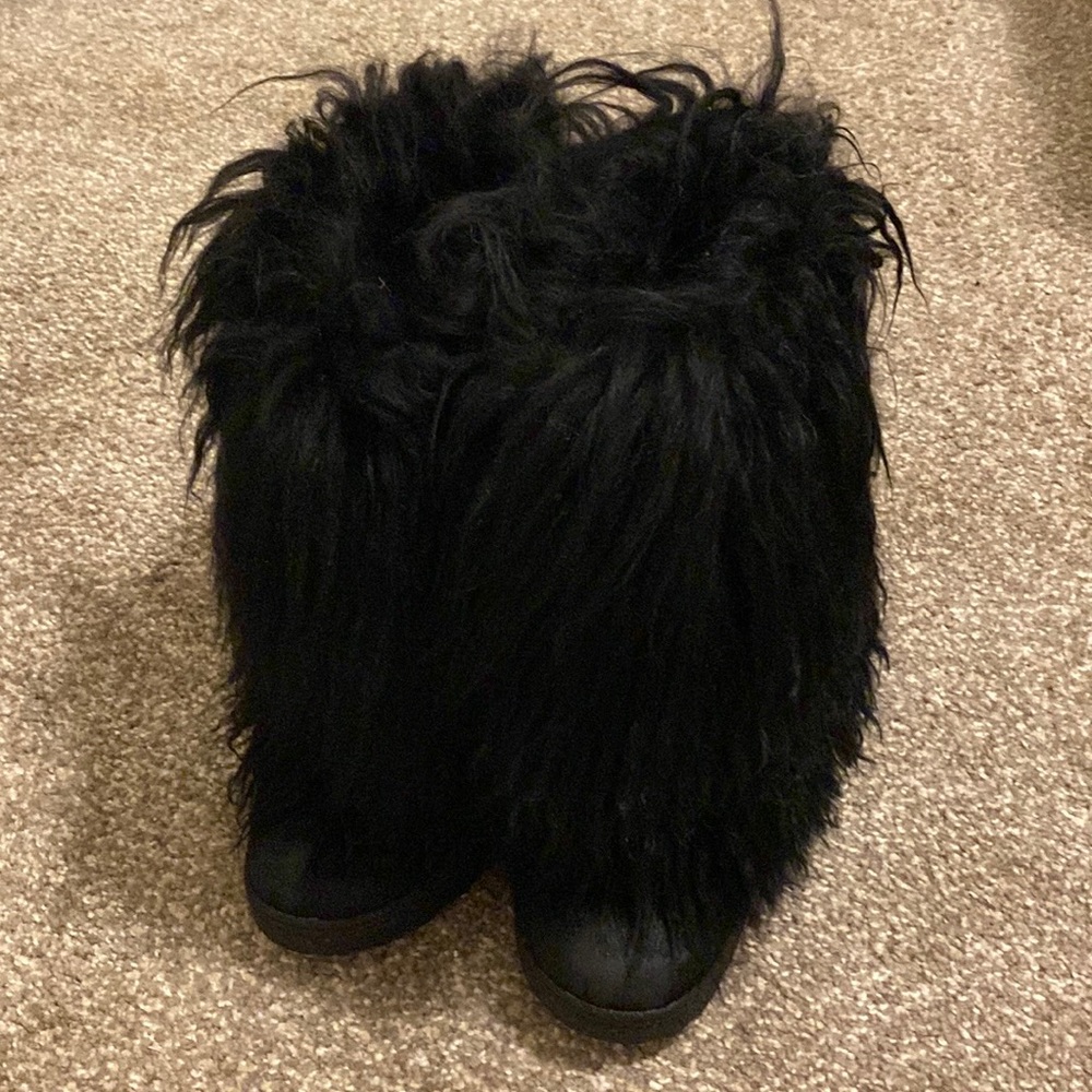 Bearpaw Fluffy Black Boots…